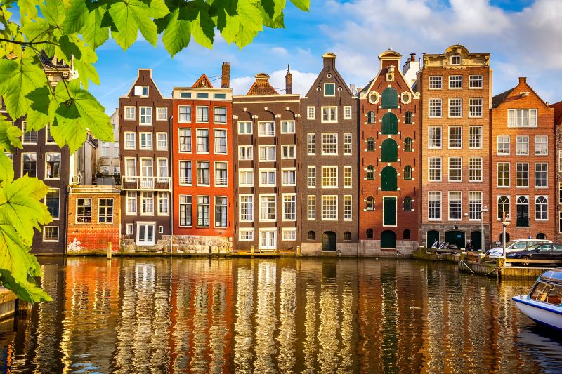 Půjčte si kolo a prozkoumejte bezstarostný Amsterdam. Letenky od 2000 Kč
