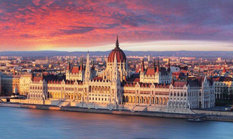 Ušetřete dovolenou a vyražte do Budapešti. Všechny prodloužené víkendy až do začátku prázdnin. Letenky od 1821 Kč